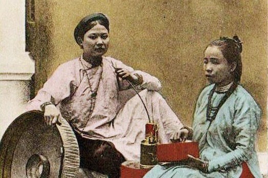 Phụ nữ Hà Nội trong trang phục áo dài những năm đầu thế kỷ 20. Ảnh: Tư liệu